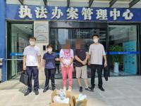 8000多輛汽車被貼“涉黃”小卡片，民警：有詐