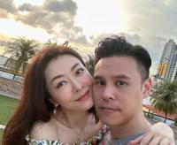 熊黛林為老公慶生，親密貼臉太恩愛，女方皮膚緊致不見老