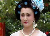 臉盤子像大餅就別演富貴美人了！駕馭得了簪花戴冠，才是真貴女