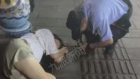 大學生擺攤賣頭紗疑因價格低被商販毆打，警方已介入