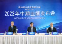 2022年至今公開市場凈融資額正增長，美的置業民營房企中的“少數派”