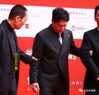 張藝謀在《堅如磐石》發布會上，真的拉踩張頌文了嗎？