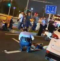 北京東城警方通報：噴辣椒水男子被行拘