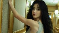 張柏芝穿緊身露背長裙亮相 卷發造型顯氣質
