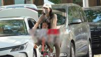 高圓圓騎單車接女兒放學，高清正臉首曝光像趙又廷