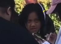 李小璐母女國慶被偶遇，甜馨黑到認不出，還對李小璐翻白眼
