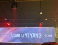 曝黃子韜夜店大屏表白徐藝洋：love u Yi Yang