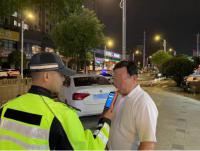 會車吵架，男子發現對方不對勁，轉頭報警