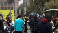派出所回應上海一名交警被當街捅傷